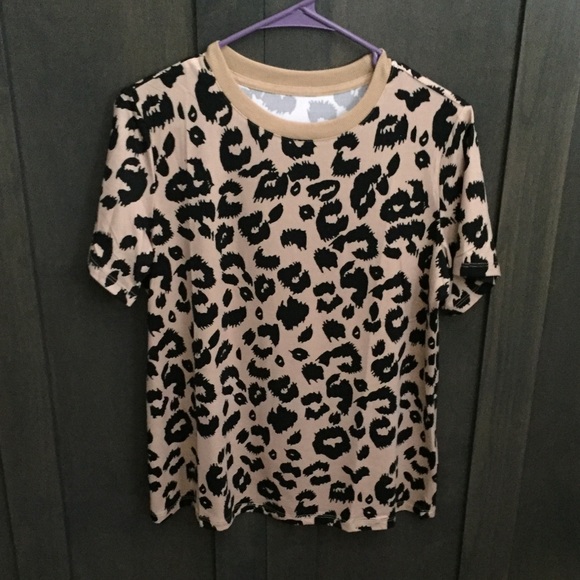 Last 1 ! 🌟Leopard Buttery Soft T-Shirt Style Top - Picture 3 of 5